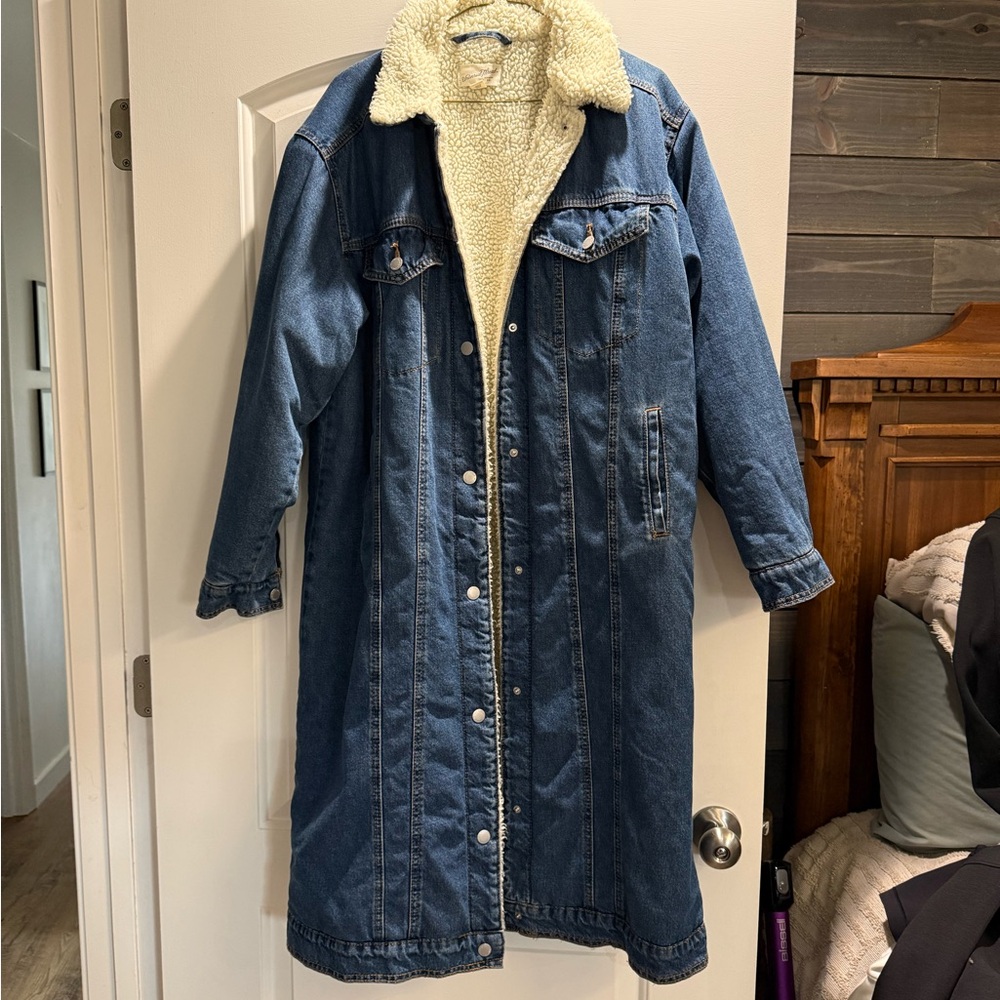 Women's Universal Threads Denim Long Coat with Sherpa Lining Size S